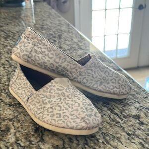 Toms silver and white Flats with Elastic Panels and Canvas Material